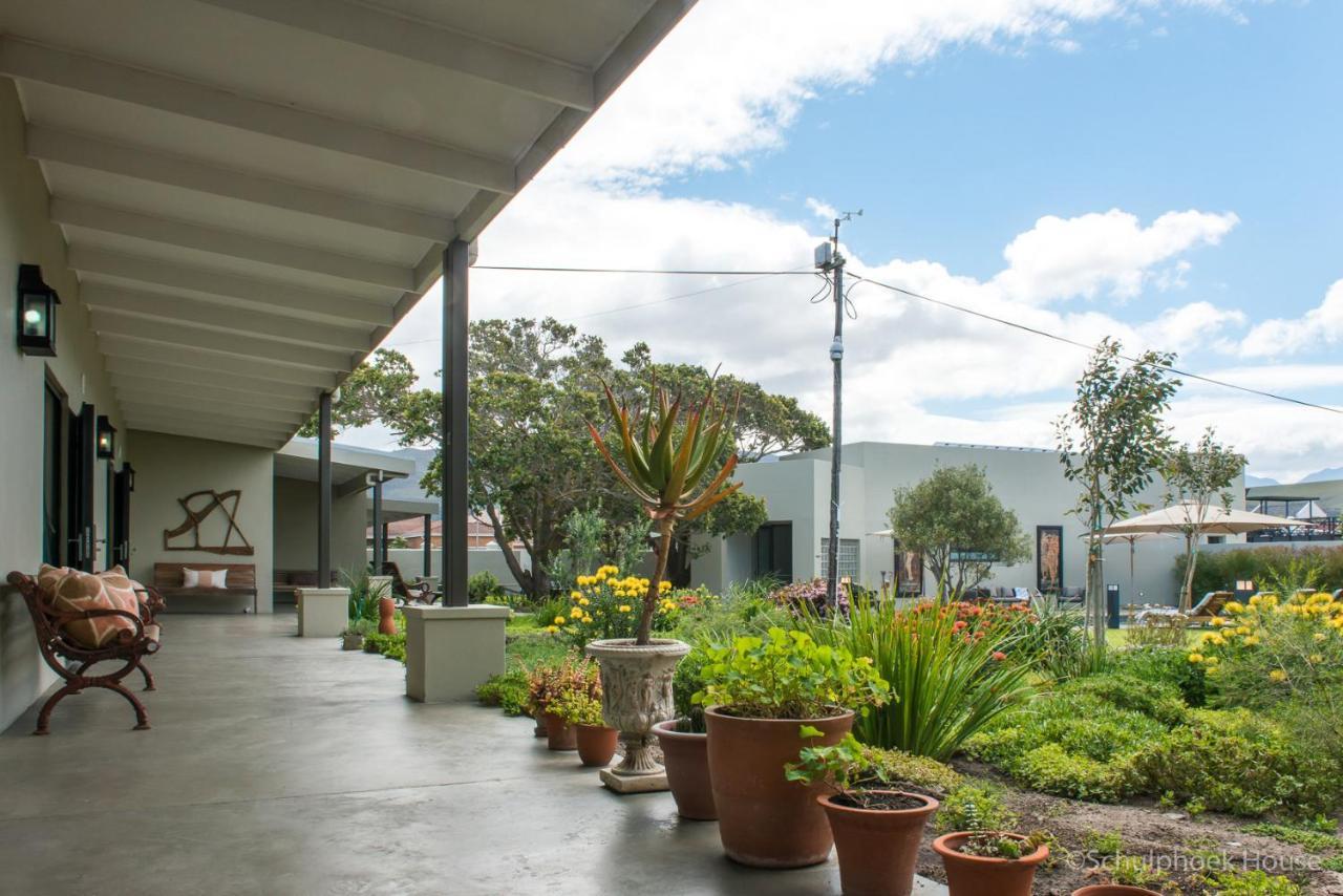 Schulphoek Seafront House Hermanus Zewnętrze zdjęcie The courtyard at the San Diego Center for Spiritual Living
